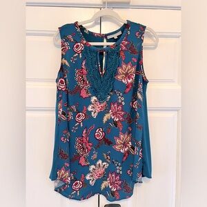 Turquoise blue keyhole crochet sleeveless blouse 💙